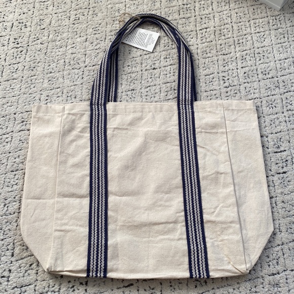Rae Dunn Mama Bear Tote! - Picture 7 of 7